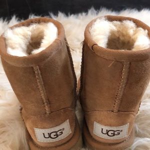 Toddler Uggs size 6